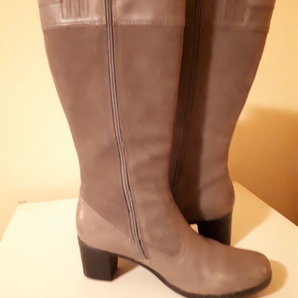 Clark's Leather Boots - Picture 4 of 4